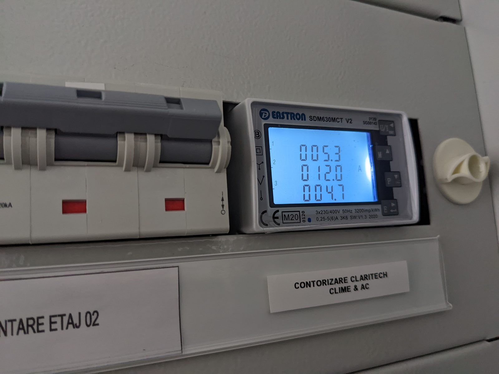 Contor de energie Eastron SDM630, instalat de Claritech pentru contorizarea consumului de climatizare